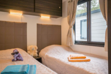 Glampingunterkunft: Mobilheim Moda 6 Personen 3 Zimmer AC Geschirrspüler von Vacanceselect auf Camping Park Umag