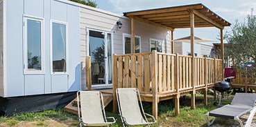 Luxuscamping - Istrien - Mobilheim Moda 5/6 Personen 2 Zimmer Klimaanlage von Vacanceselect auf Camping Bijela Uvala