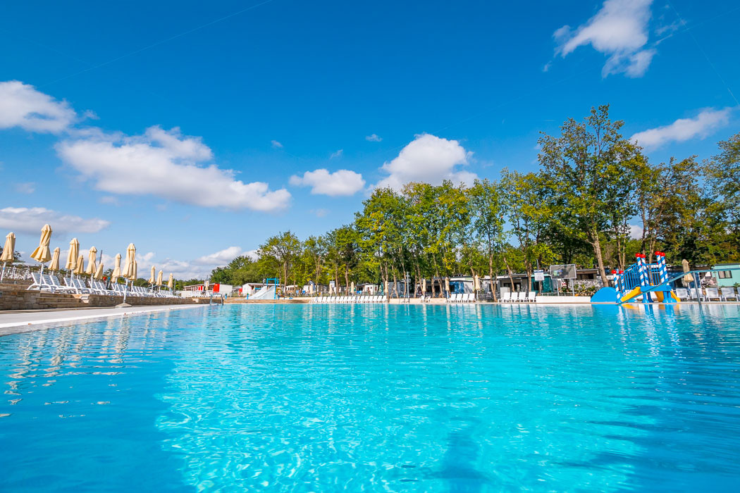 Glampingunterkunft: Mobilheim Moda 6 Personen 3 Zimmer AC Geschirrspüler von Vacanceselect auf Camping Bijela Uvala