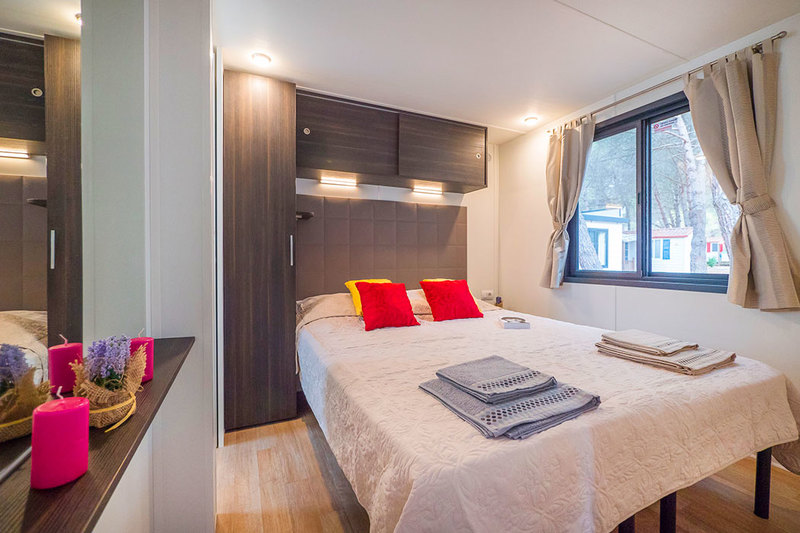 Glampingunterkunft: Mobilheim Moda 6 Personen 3 Zimmer AC Geschirrspüler von Vacanceselect auf Camping Bijela Uvala