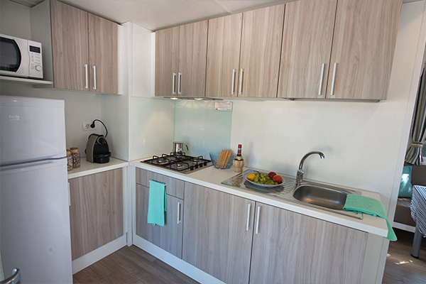 Glampingunterkunft: Mobilheim Moda 6 Personen 3 Zimmer AC 2 Badezimmer von Vacanceselect auf Camping Bijela Uvala