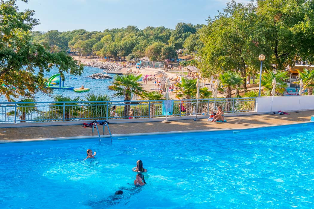 Glampingunterkunft: Mobilheim Moda 6 Personen 3 Zimmer AC 2 Badezimmer von Vacanceselect auf Camping Bijela Uvala