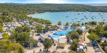 Luxuscamping - Istrien - Safarizelt 6 Personen 3 Zimmer Badezimmer von Vacanceselect auf Camping Vestar