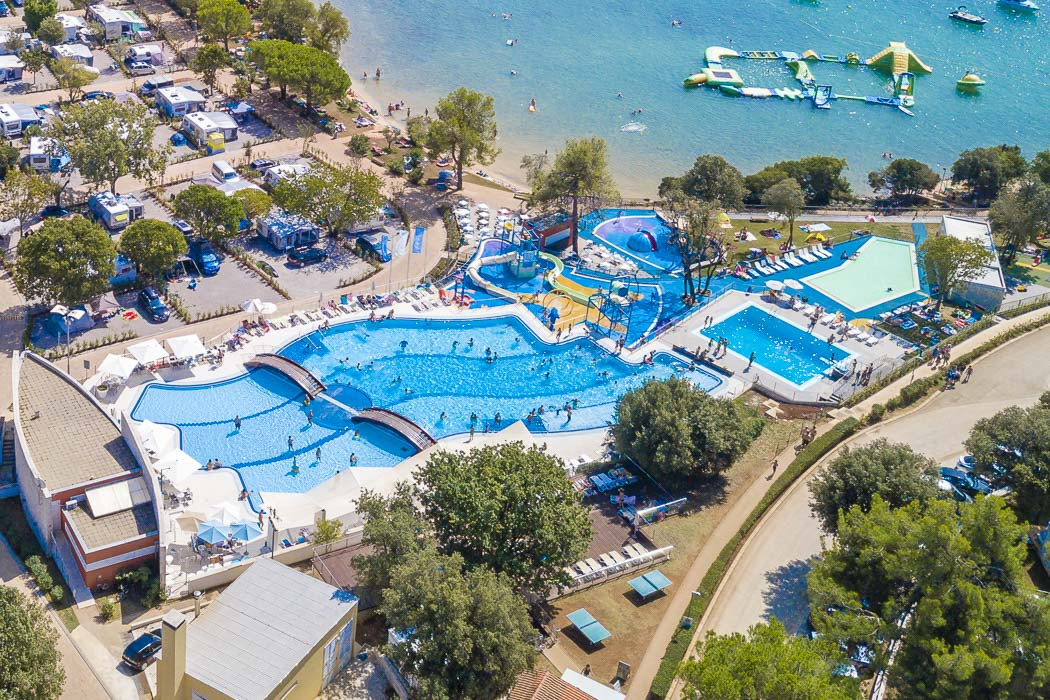 Glampingunterkunft: Safarizelt 6 Personen 3 Zimmer Badezimmer von Vacanceselect auf Camping Vestar