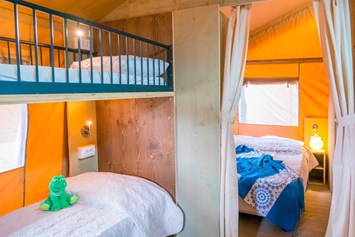 Glampingunterkunft: Safarizelt 6 Personen 3 Zimmer Badezimmer von Vacanceselect auf Camping Vestar