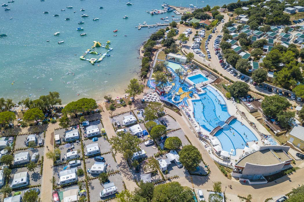 Glampingunterkunft: Safarizelt XL 4/6 Personen 3 Zimmer Badezimmer von Vacanceselect auf Camping Vestar