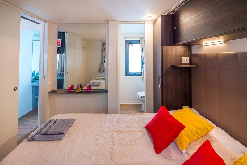 Glampingunterkunft: Mobilheim Moda 6 Personen 3 Zimmer Klimaanlage Geschirrspüler von Vacanceselect auf Camping Zaton