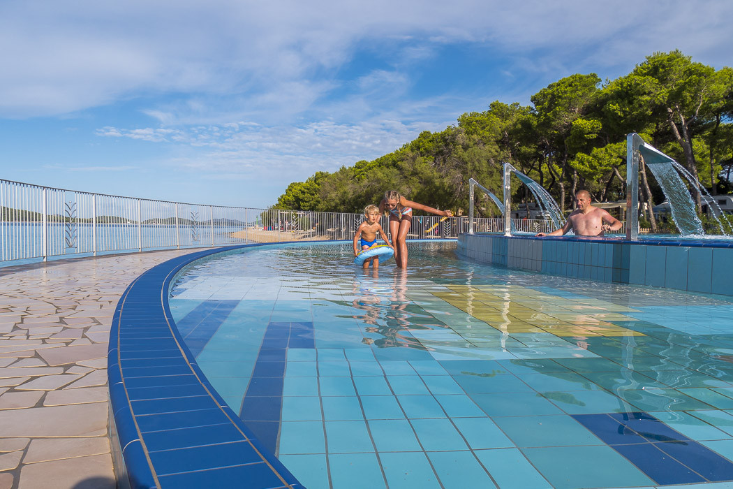 Glampingunterkunft: Mobilheim Moda 6 Personen 3 Zimmer Klimaanlage von Vacanceselect auf Camping Solaris