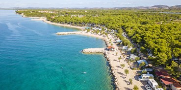 Luxuscamping - Split - Dubrovnik - Mobilheim Moda 6 Personen 3 Zimmer Klimaanlage Geschirrspüler von Vacanceselect auf Camping Solaris