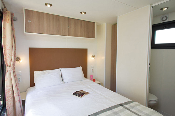 Glampingunterkunft: Mobilheim Moda 5/6 Personen 2 Zimmer Klimaanlage von Vacanceselect auf Camping Vranjica Belvedere