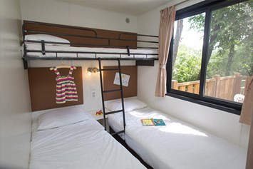 Glampingunterkunft: Mobilheim Moda 5/6 Personen 2 Zimmer Klimaanlage von Vacanceselect auf Camping Vranjica Belvedere