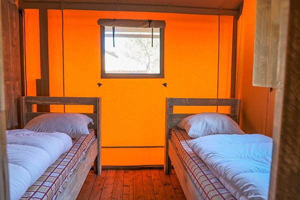 Glampingunterkunft: Safarizelt XXL 4/6 Personen 3 Zimmer Badezimmer von Vacanceselect auf Camping Val Saline