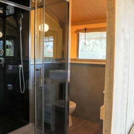 Glampingunterkunft: Safarizelt XXL 4/6 Personen 3 Zimmer Badezimmer von Vacanceselect auf Camping Val Saline