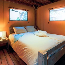 Glampingunterkunft: Safarizelt XL 4/6 Personen 3 Zimmer Badezimmer von Vacanceselect auf Camping Mon Perin