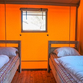 Glampingunterkunft: Safarizelt XXL 4/6 Personen 3 Zimmer Badezimmer von Vacanceselect auf Camping Mon Perin