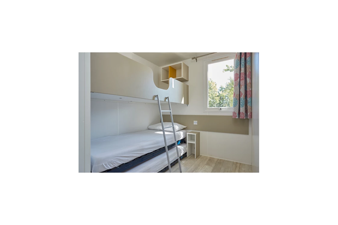 Glampingunterkunft: Mobilheim Moda 6 Personen 3 Zimmer Klimaanlage von Vacanceselect auf Camping Village Portofelice