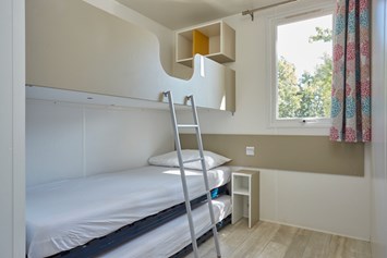 Glampingunterkunft: Mobilheim Moda 6 Personen 3 Zimmer Klimaanlage von Vacanceselect auf Camping Village Portofelice