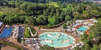 Luxuscamping - Toskana - Camping Norcenni Girasole Club - Vacanceselect Lodgezelt Deluxe 5/6 Pers 2 Zimmer Badezimmer von Vacanceselect auf Camping Norcenni Girasole Club
