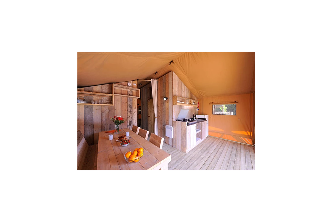 Glampingunterkunft: Safarizelt 4/6 Personen 2 Zimmer Badezimmer von Vacanceselect auf Camping Domaine des Ormes