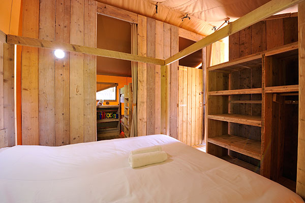 Luksuzno kampiranje - Art der Unterkunft: Safari-Zelt - Camping Domaine des Ormes - Vacanceselect Safarizelt 4/6 Personen 2 Zimmer Badezimmer von Vacanceselect auf Camping Domaine des Ormes