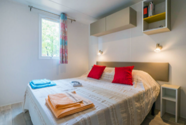 Glampingunterkunft: Mobilheim Moda 6/8 Pers 3 Zimmer 2 Badezimmer Klimaanlage von Vacanceselect auf Camping Domaine des Ormes