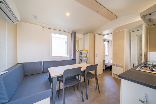 Glampingunterkunft: Mobilheim Moda 4/5 Personen 2 Zimmer Klimaanlage von Vacanceselect auf Camping Fabulous Village