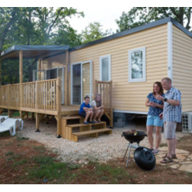 Glampingunterkunft: Mobilheim Moda 6 Personen 3 Zimmer Klimaanlage von Vacanceselect auf Camping Fabulous Village