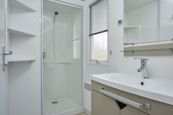 Luxuscamping - Béziers - Camping Les Méditerranées - Beach Garden - Vacanceselect Mobilheim Moda 5/6 Pers 2 Zimmer AC von Vacanceselect auf Camping Les Méditerranées - Beach Garden