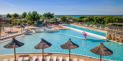 Luxuscamping - Languedoc-Roussillon - Mobilheim Moda 6 Pers 3 Zimmer AC von Vacanceselect auf Camping Les Méditerranées - Beach Garden