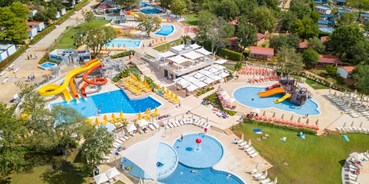 Luxuscamping - Terrasse - Novigrad - Mobilheim Moda 6 Personen 3 Zimmer Klimaanlage von Vacanceselect auf Camping Lanterna