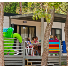 Glampingunterkunft: Mobilheim Moda 6 Personen 3 Zimmer Klimaanlage Geschirrspüler von Vacanceselect auf Camping Lanterna