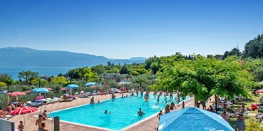 Luxuscamping - Gardasee - Verona - Mobilheim Moda 5/7 Pers 2 Zimmer AC mit Aussicht von Vacanceselect auf Camping Eden