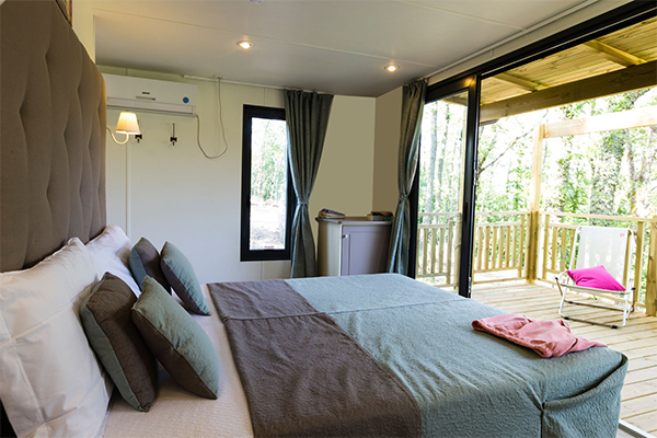 Luxury camping - Peschiera del Garda - Camping Bella Italia - Vacanceselect Cubesuite 2/3 Personen von Vacanceselect auf Camping Bella Italia