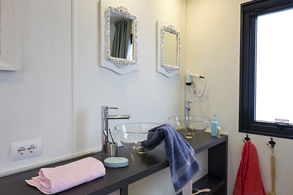 Luxury camping - Peschiera del Garda - Camping Bella Italia - Vacanceselect Cubesuite 2/3 Personen von Vacanceselect auf Camping Bella Italia