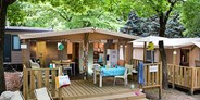 Luxuscamping - Lombardei - Lodgezelt Deluxe 5/6 Personen 2 Zimmer Badezimmer von Vacanceselect auf Camping Bella Italia