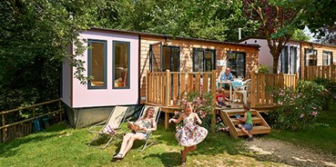 Luxuscamping - Gardasee - Mobilheim Moda 5/6 Personen 2 Zimmer Klimaanlage von Vacanceselect auf Camping Bella Italia