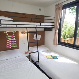 Glampingunterkunft: Mobilheim Moda 5/6 Personen 2 Zimmer Klimaanlage von Vacanceselect auf Camping Bella Italia