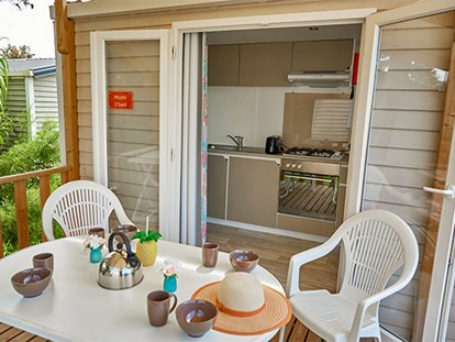 Luxury camping - Mobilheim Moda 4/5 Personen 2 Zimmer Klimaanlage von Vacanceselect auf Camping Cisano & San Vito