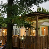 Glampingunterkunft - Mobilheim Moda 5/6 Personen 2 Zimmer Klimaanlage von Vacanceselect auf Camping Cisano & San Vito