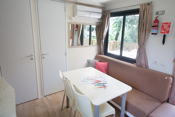 Camping de lujo - Lombardía - Camping Cisano & San Vito - Vacanceselect Mobilheim Moda 5/6 Personen 2 Zimmer Klimaanlage von Vacanceselect auf Camping Cisano & San Vito