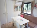 Glampingunterkunft: Mobilheim Moda 5/6 Personen 2 Zimmer Klimaanlage von Vacanceselect auf Camping Cisano & San Vito
