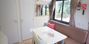 Luxuscamping - Gardasee - Verona - Mobilheim Moda 5/6 Personen 2 Zimmer Klimaanlage von Vacanceselect auf Camping Cisano & San Vito