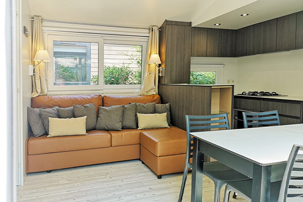 Glampingunterkunft: Mobilheim Moda 6 Personen 3 Zimmer Klimaanlage von Vacanceselect auf Camping Le Bois de Valmarie