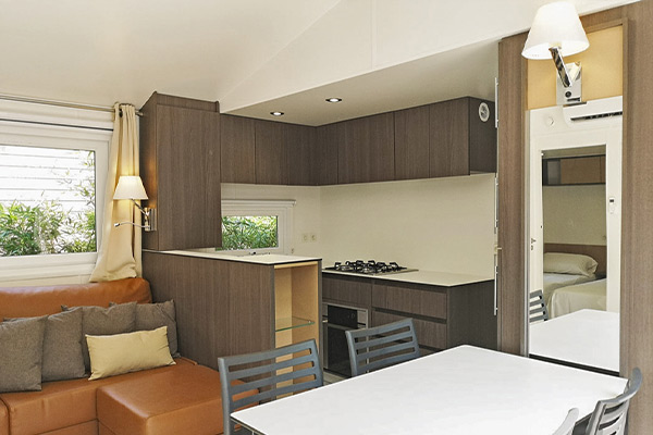 Glampingunterkunft: Mobilheim Moda 6 Personen 3 Zimmer Klimaanlage von Vacanceselect auf Camping Le Bois de Valmarie