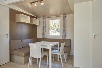 Glampingunterkunft: Mobilheim Moda 6 Personen 3 Zimmer Klimaanlage von Vacanceselect auf Camping Marina di Venezia