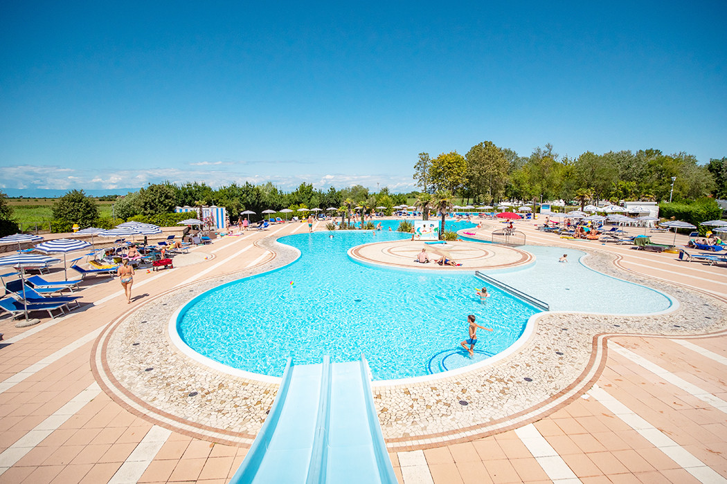 Glampingunterkunft: Airlodge 4 Personen 2 Zimmer Badezimmer von Vacanceselect auf Camping Laguna Village