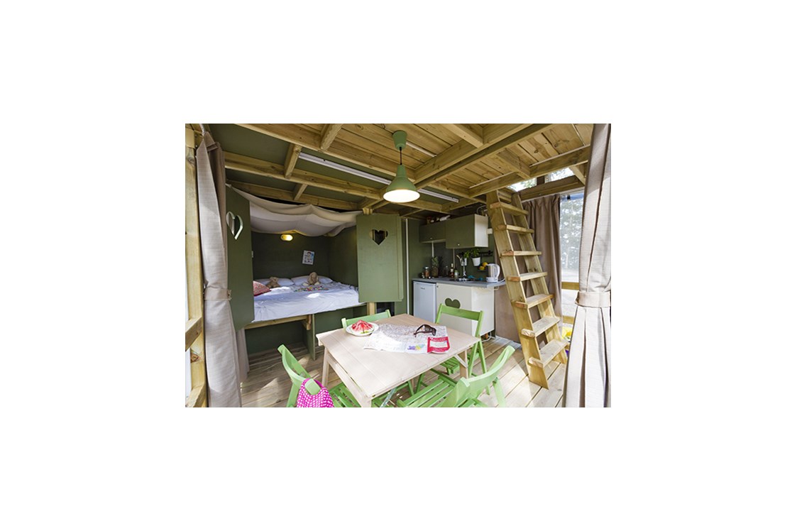 Glampingunterkunft: Airlodge 4 Personen 2 Zimmer Badezimmer von Vacanceselect auf Camping Laguna Village