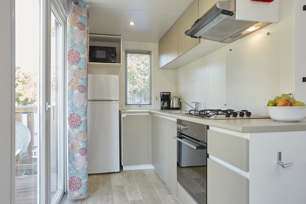 Camping de luxe - Kühlschrank - Camping Bi Village - Vacanceselect Mobilheim Moda 5/6 Personen 2 Zimmer Klimaanlage von Vacanceselect auf Camping Bi Village