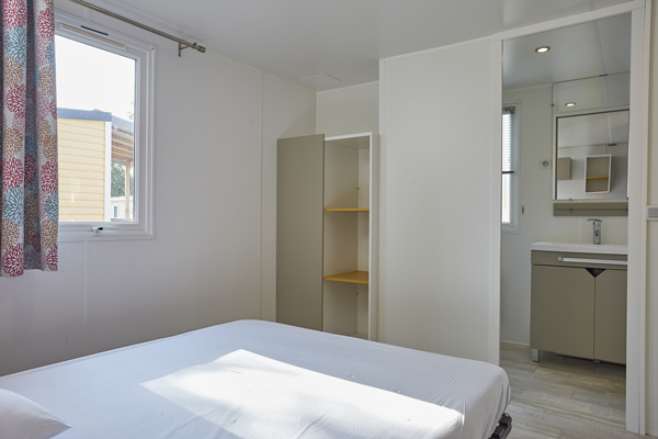 Camping de luxe - Kühlschrank - Camping Bi Village - Vacanceselect Mobilheim Moda 5/6 Personen 2 Zimmer Klimaanlage von Vacanceselect auf Camping Bi Village