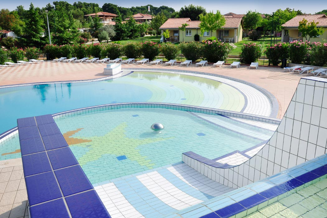 Glampingunterkunft: Safarizelt 6 Personen 3 Zimmer Badezimmer von Vacanceselect auf Camping Bi Village